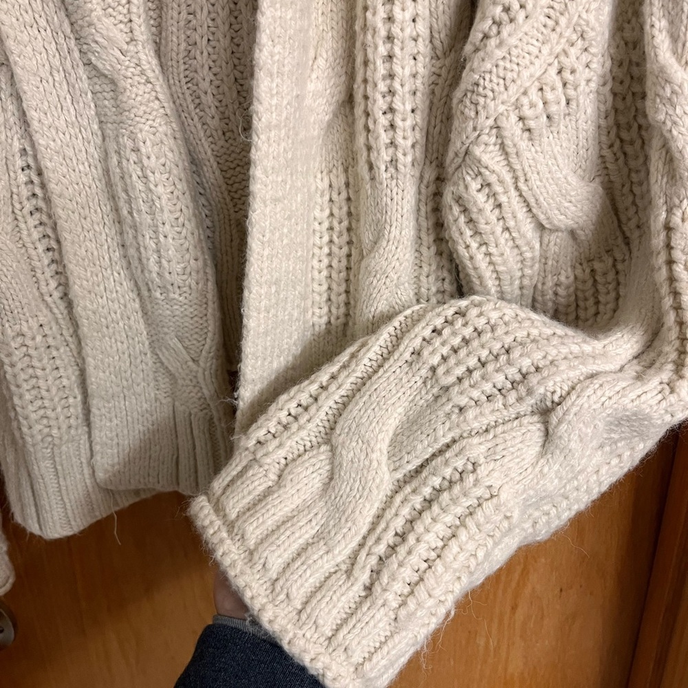 Universal Threads Women’s Cream Chunky Cable Knit Cardigan - Picture 6 of 9